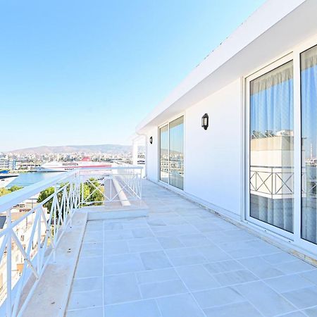 Charming Apartment With A Sea View Terrace Piräus Exterior foto